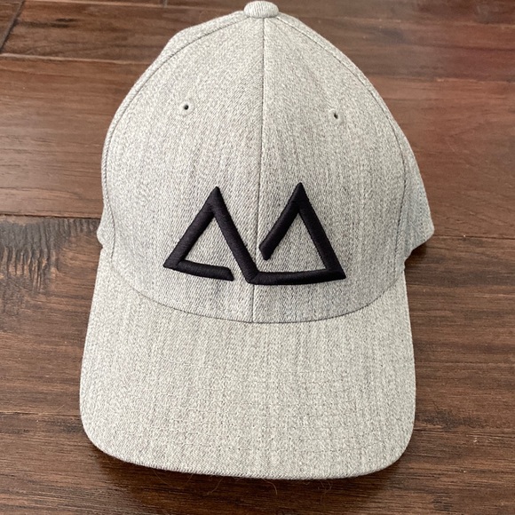 skye mountain Accessories - Skye Mountain grey hat EUC